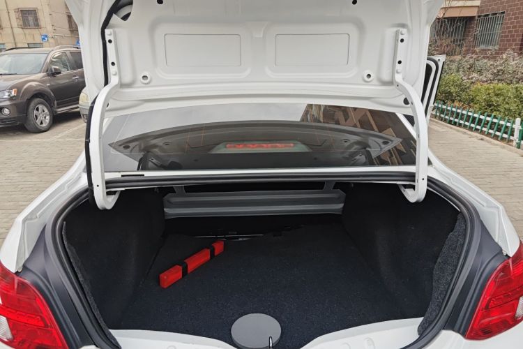 标致301 2014款 1.6L 手动舒适版局部细节23