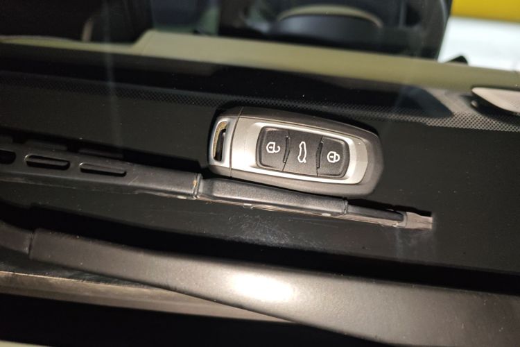 吉利银河 2024款 200km 熊猫骑士中控内饰7001