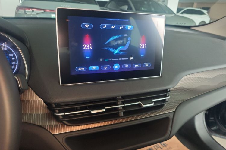 红旗E-QM5 2023款 基础出行版中控内饰16