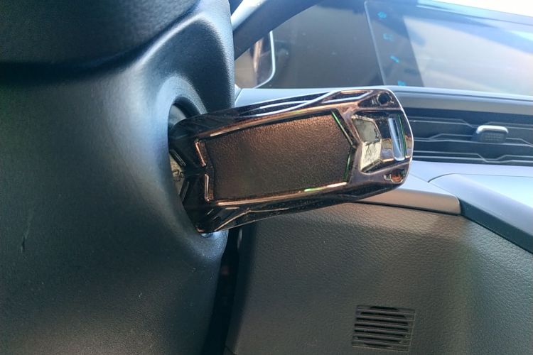 福特 全顺 2023款 2.0T汽油手动多功能商用车短轴低顶5/6座中控内饰11