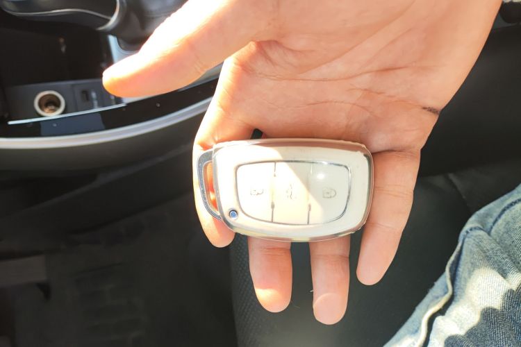 现代 朗动 2015款 1.6L 自动领先型中控内饰11