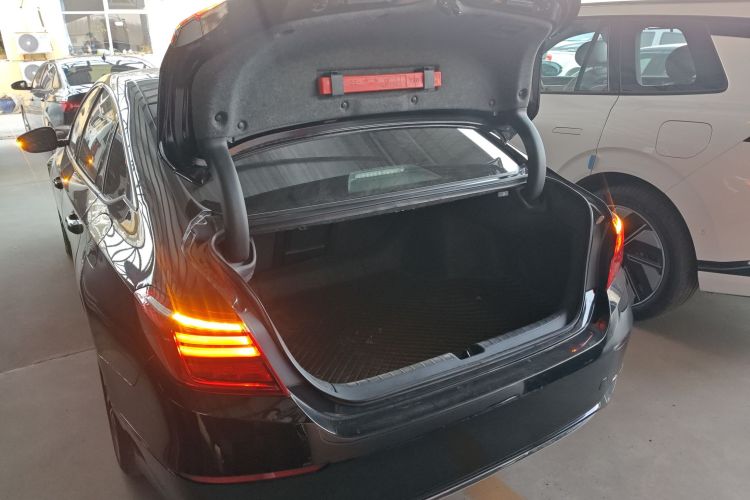 本田 英仕派 2022款 锐·混动 2.0L 净雅版机舱底盘23