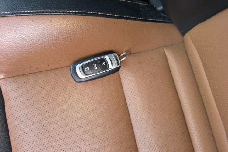 吉利汽车 远景X6 2016款 1.3T CVT旗舰型中控内饰11