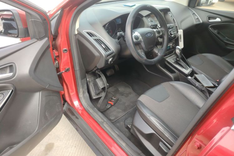 福特 福克斯 2012款 三厢 1.6L 自动风尚型中控内饰20