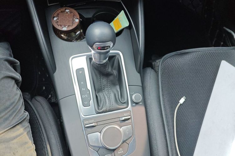 奥迪A3 2018款 30周年年型 Limousine 35 TFSI 运动型中控内饰18