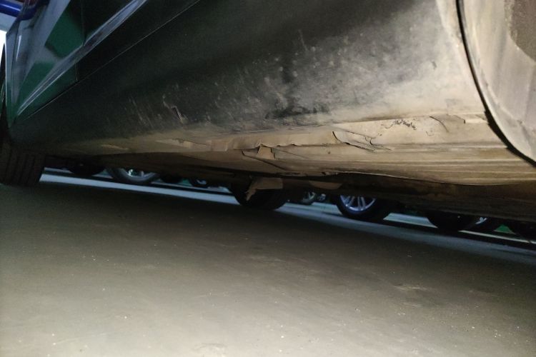 福特 福克斯 2012款 三厢 1.6L 自动风尚型机舱底盘30