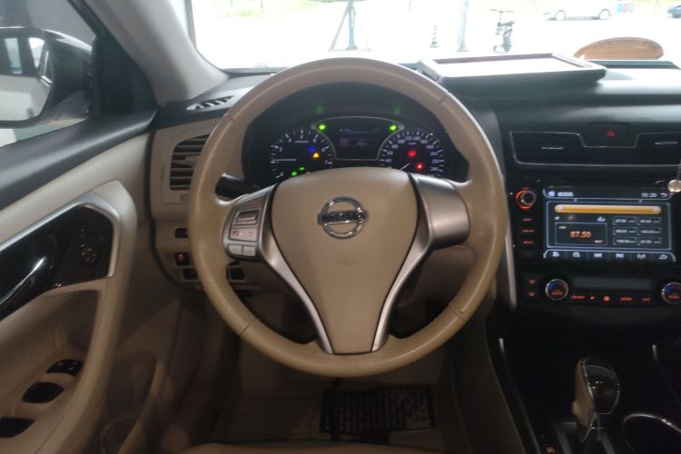 日产 天籁 2013款 2.0L XE时尚版局部细节13