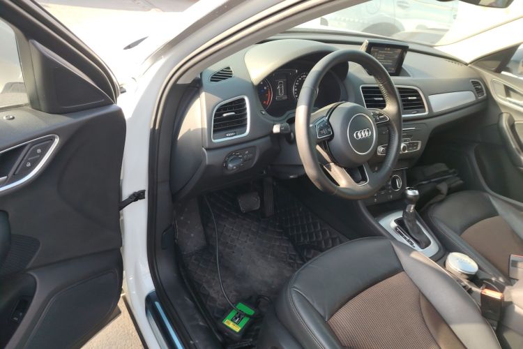 奥迪Q3 2017款 30 TFSI 时尚型中控内饰7003