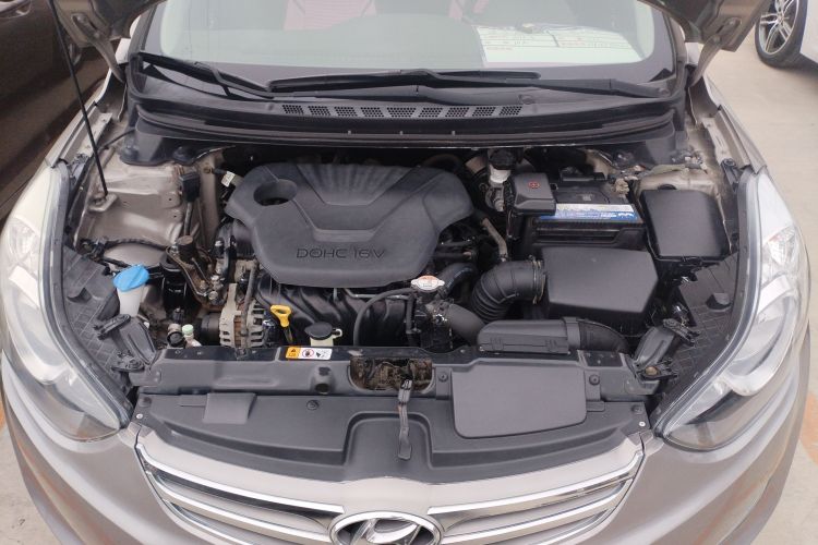 现代 朗动 2012款 1.6L 手动领先型机舱底盘24