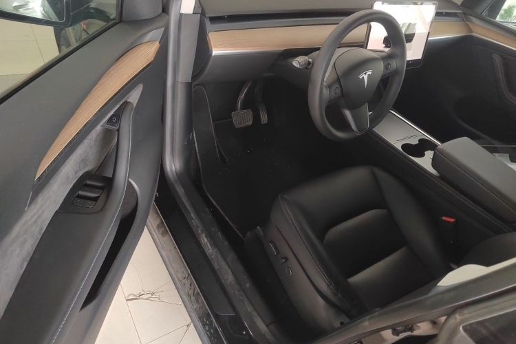 特斯拉 Model Y 2022款 后轮驱动版中控内饰20