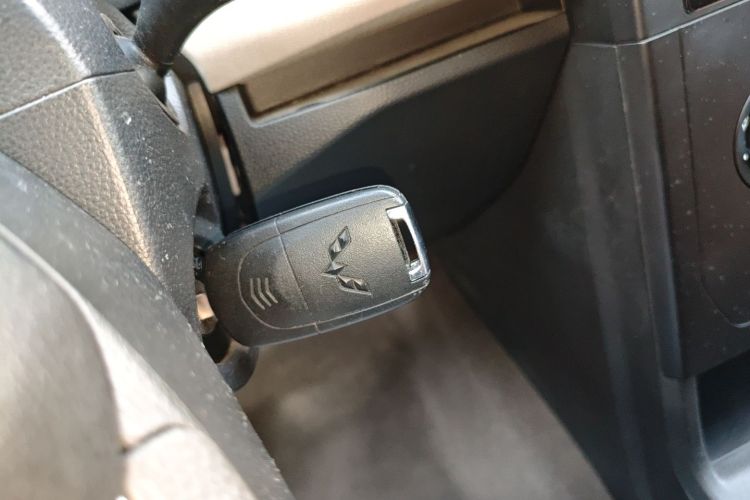 五菱汽车 五菱征程 2021款 1.5T 手动舒适型封窗版中控内饰11