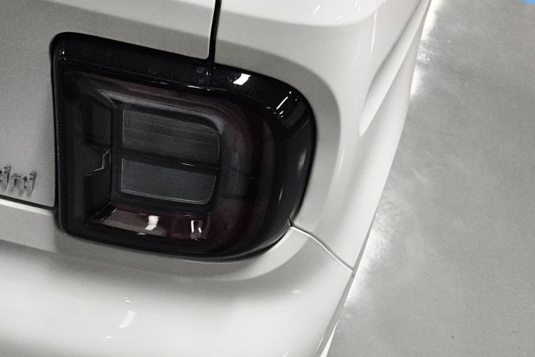 吉利银河 熊猫 2025款 210km 元气熊车身外观9