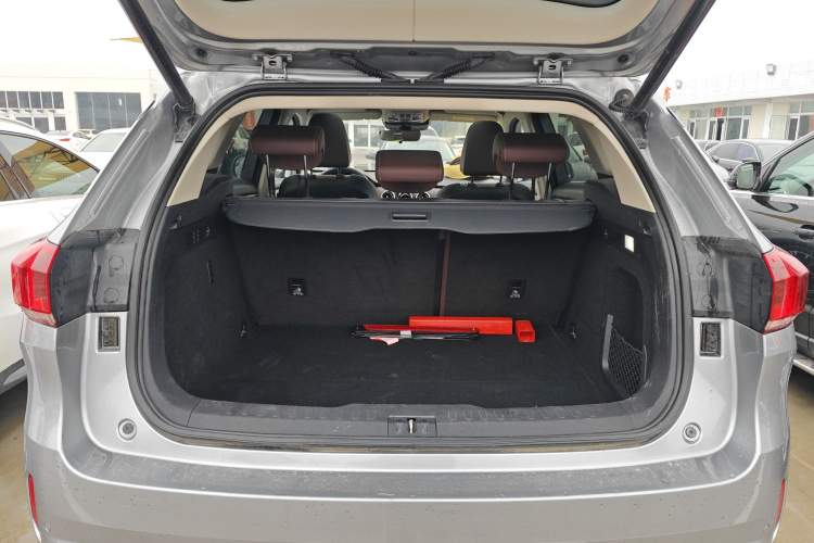 魏牌 VV6 2021款 2.0T 两驱智护+机舱底盘23