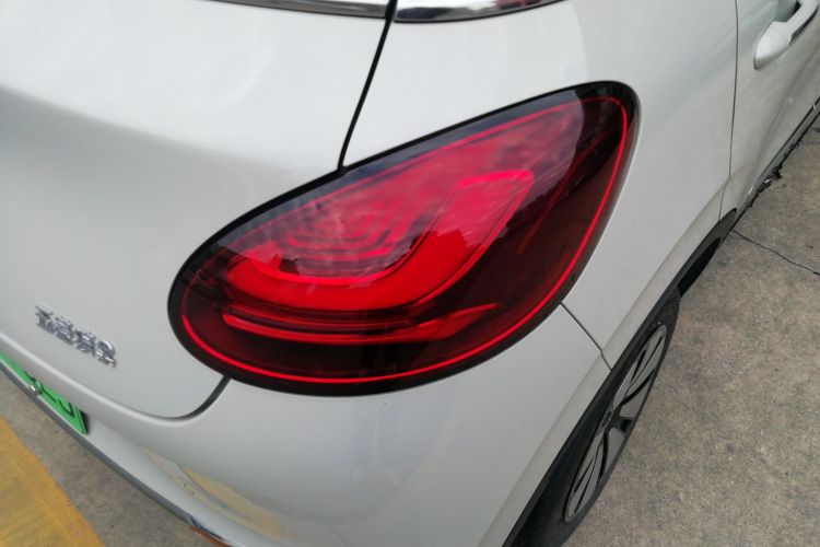 五菱汽车 五菱缤果 2023款 410km 灵犀尊享款车身外观6006