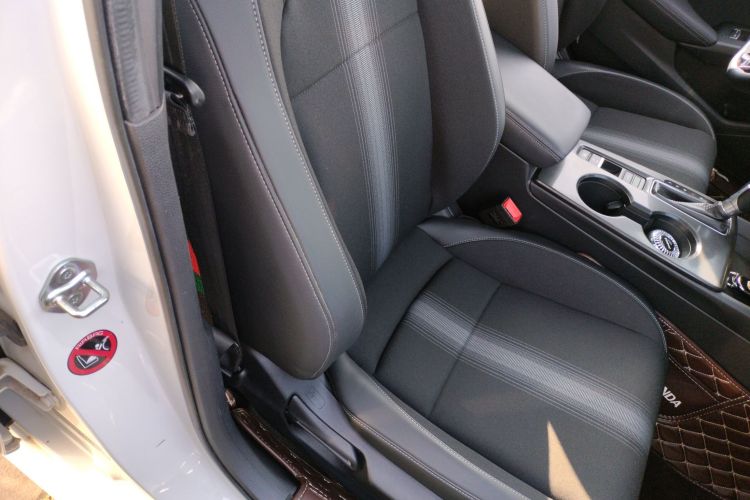 本田 思域 2022款 240TURBO CVT燃动版局部细节41