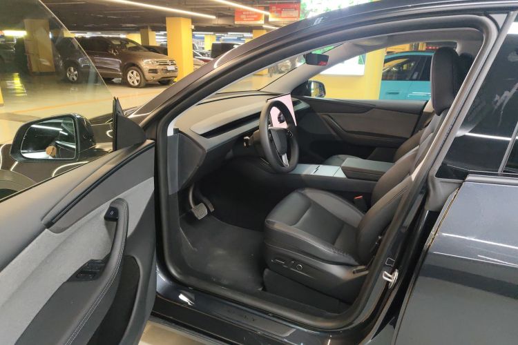 特斯拉 Model Y 2025款 后轮驱动版中控内饰7003