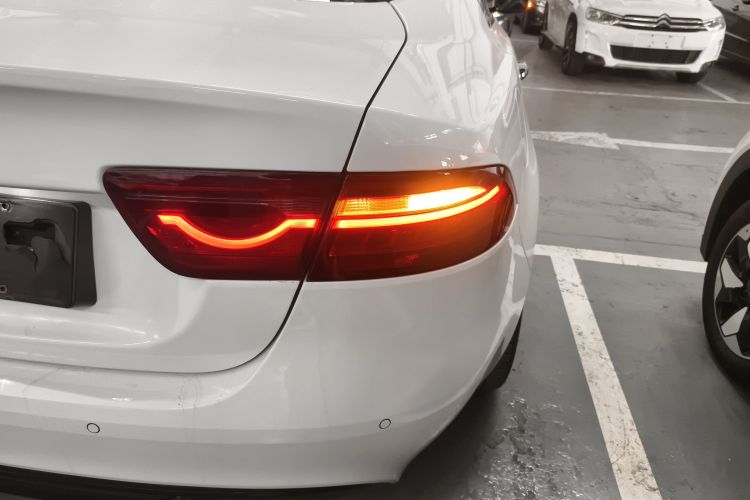 捷豹XEL 2019款 2.0T 200PS 尊享版车身外观6006