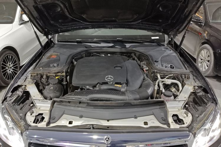 奔驰E级 2020款 E 260 L机舱底盘24