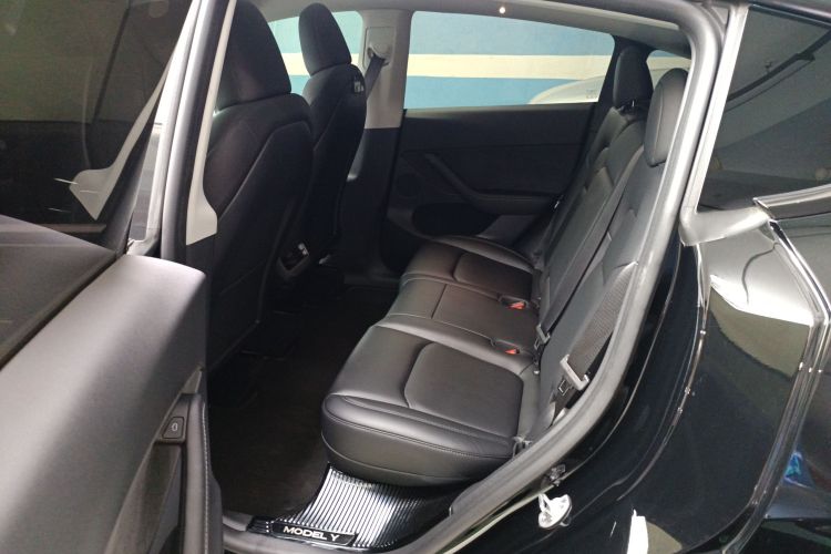 特斯拉 Model Y 2022款 改款 后轮驱动版中控内饰7004