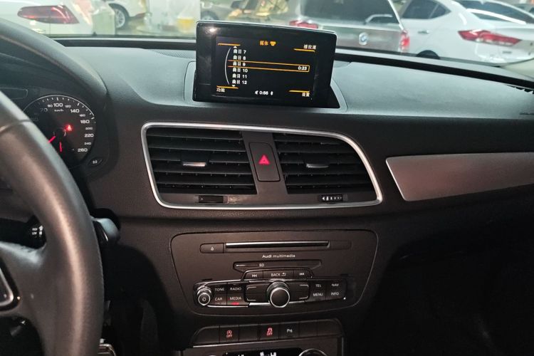 奥迪Q3 2018款 30周年年型 30 TFSI 时尚型中控内饰16