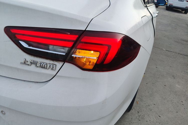 别克 君威 2017款 20T 精英型车身外观9