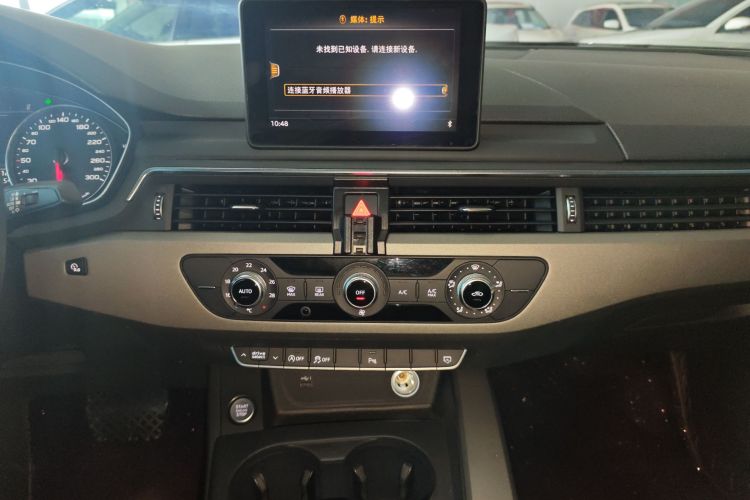 奥迪A4L 2018款 30周年年型 40 TFSI 进取型中控内饰16