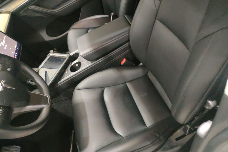 特斯拉 Model Y 2022款 改款 后轮驱动版中控内饰19