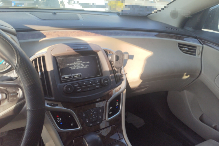别克 君越 2013款 2.4L SIDI领先舒适型中控内饰16