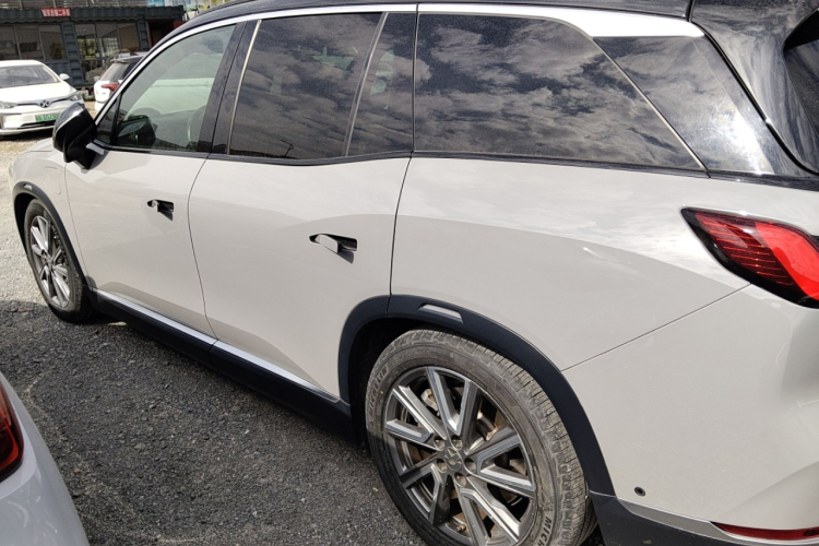 蔚来ES8 2020款 415KM 六座版车身外观4