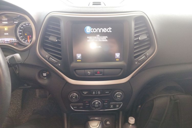 Jeep 自由光 2016款 2.4L 领先智能版中控内饰16