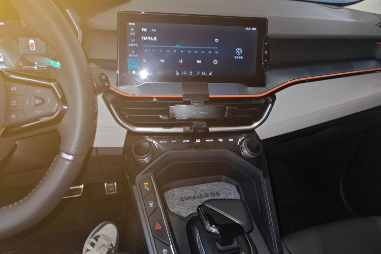 领克06 2020款 1.5T 耀Halo中控内饰16
