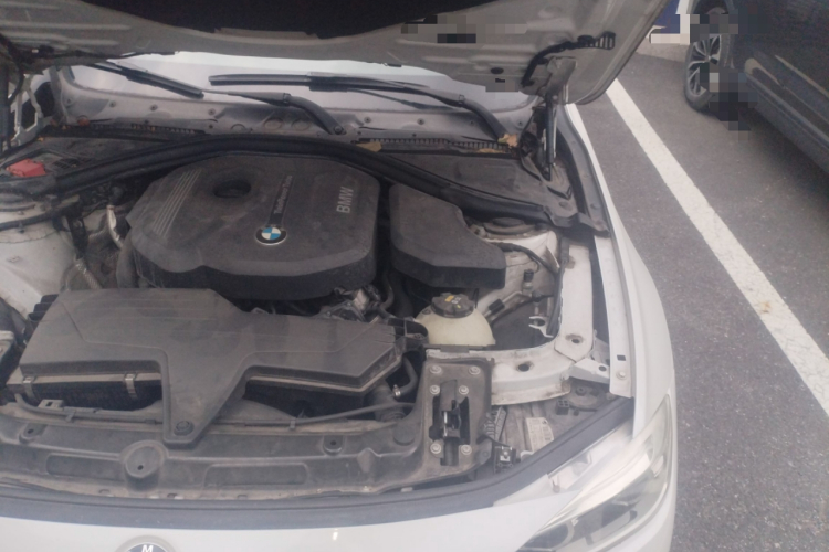 宝马3系 2017款 318i 时尚型局部细节9006