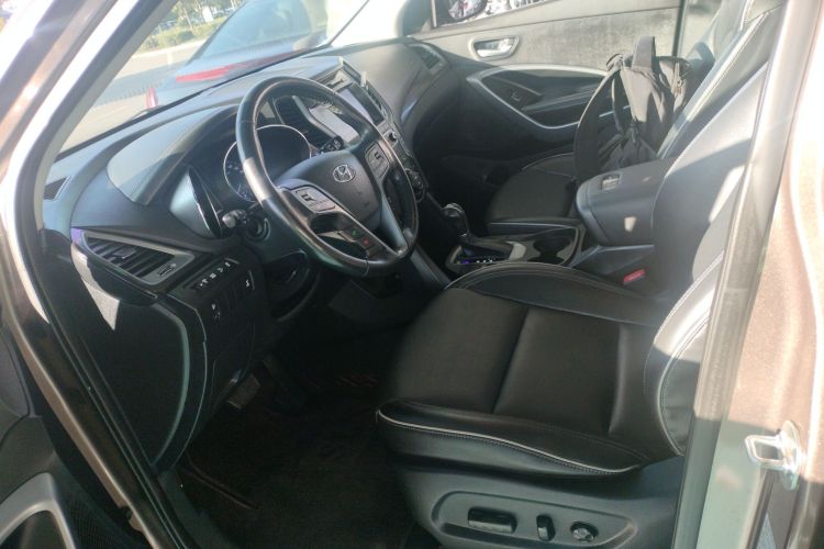 现代 胜达 2017款 2.0T 自动四驱智能型 7座中控内饰19