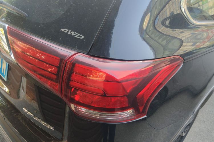 三菱 欧蓝德 2019款 2.4L 四驱致享版 5座 国V车身外观9