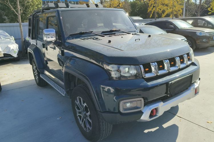 北京BJ40 2019款 2.3T 自动四驱城市猎人版尊享型 国VI车身外观3