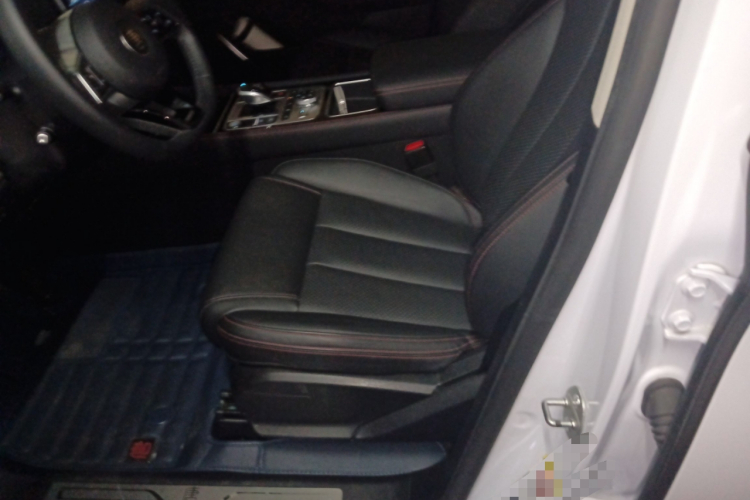 比亚迪 唐新能源 2018款 DM 2.0T 全时四驱智联创享型 7座 国V局部细节19