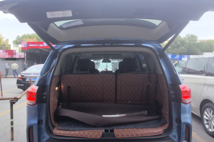 上汽大通MAXUS D90 2017款 2.0T 自动四驱 天狼星局部细节23