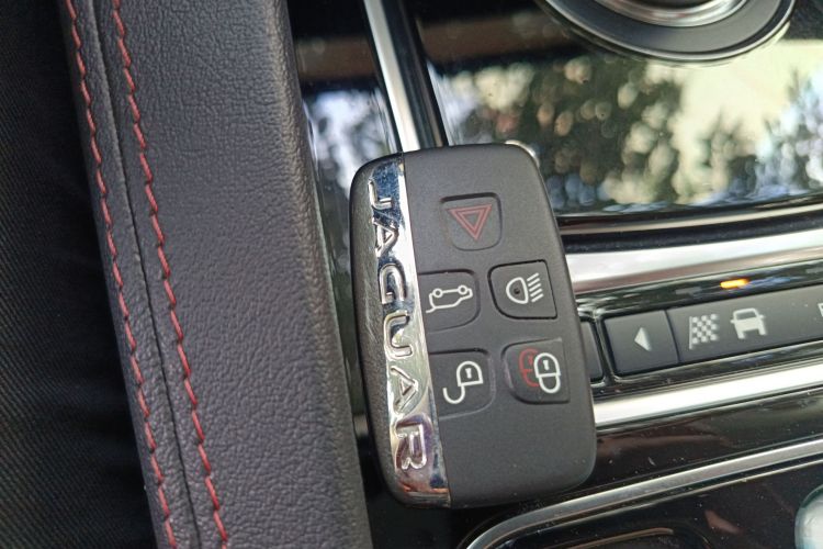 捷豹F-PACE 2020款 2.0T 赛旗版中控内饰11