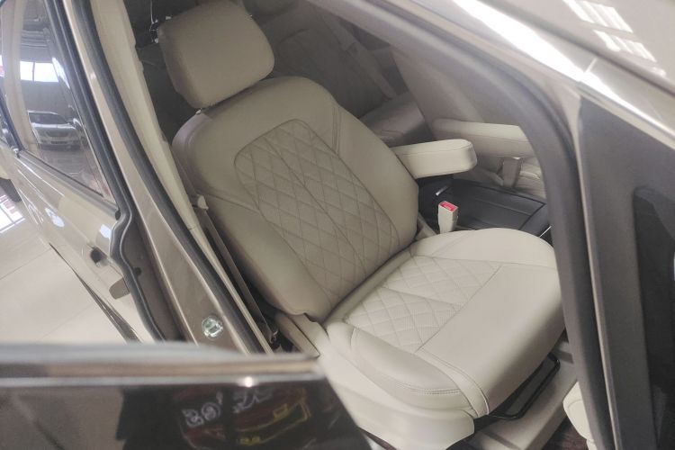 别克GL8 2023款 ES陆尊 舒适型中控内饰41