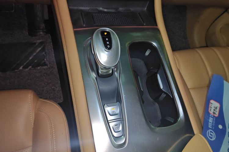 岚图汽车 岚图梦想家 2024款 PHEV 超长续航尊贵版中控内饰18