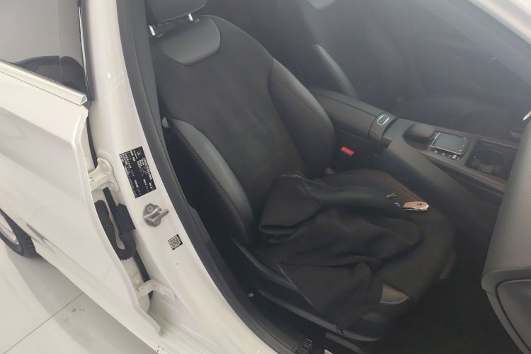 奔驰A级 2021款 A 200 L 运动轿车时尚型局部细节41