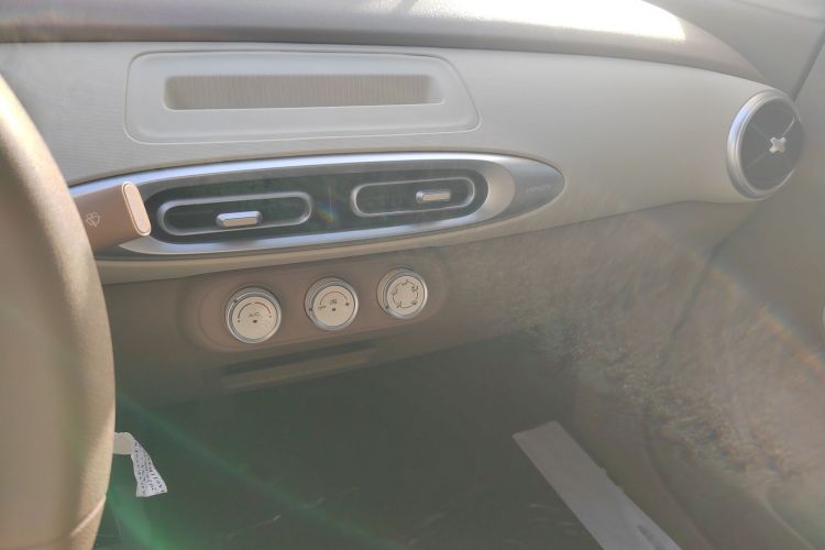 五菱汽车 宏光MINIEV 2025款 四门版 进阶款中控内饰16