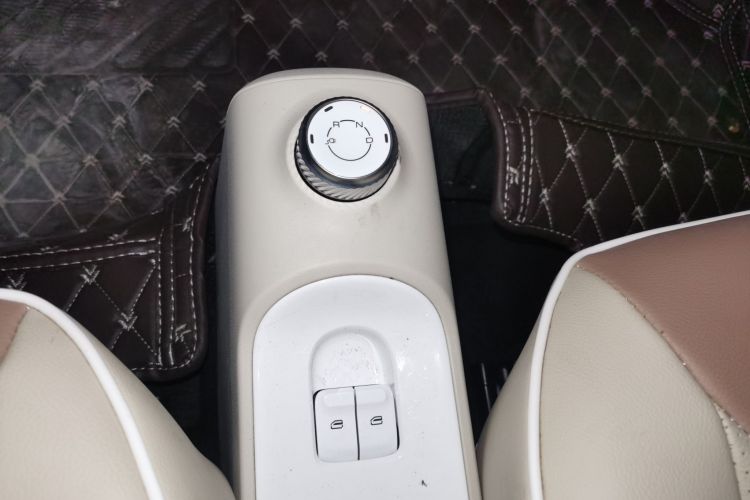 五菱汽车 宏光MINIEV 2024款 第三代 215km 青春版中控内饰18