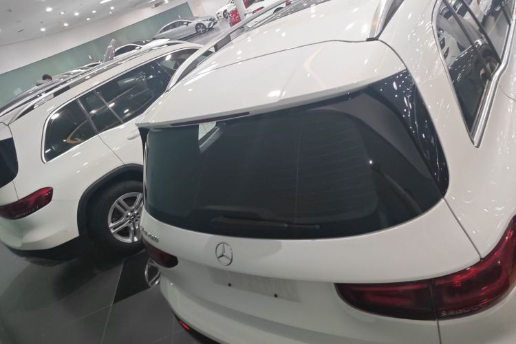 奔驰GLB 2023款 GLB 220 动感型车身外观6