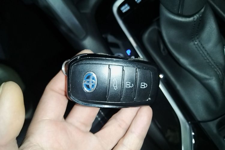 丰田 锋兰达 2023款 2.0L 智能电混双擎 尊贵版中控内饰11