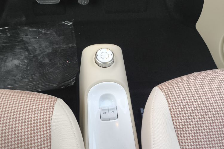 五菱汽车 宏光MINIEV 2024款 第三代 215km 青春版局部细节18