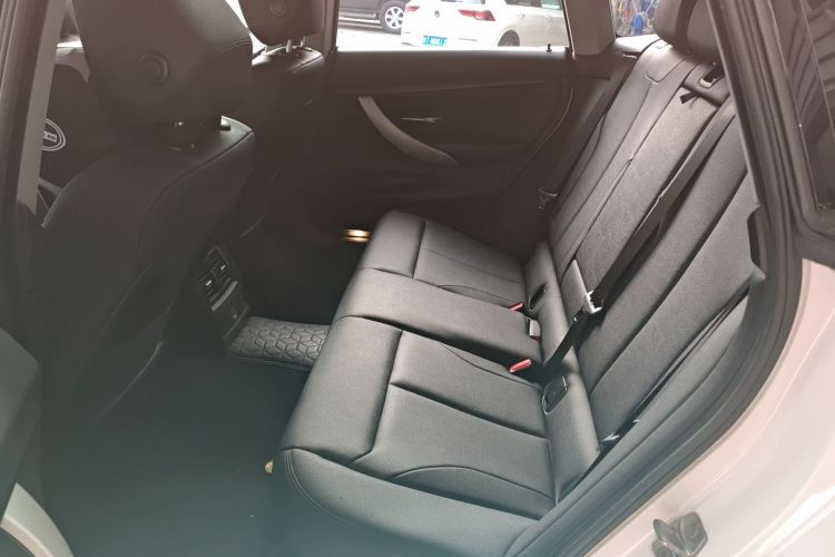 宝马3系GT 2017款 320i 时尚型中控内饰21