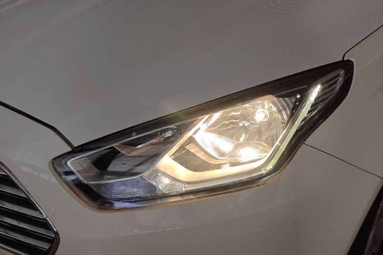 福特 福睿斯 2017款 幸福版 1.5L 自动时尚型局部细节36