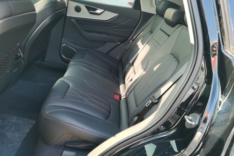 红旗HS5 2025款 2.0T 两驱旗享Pro版中控内饰7004