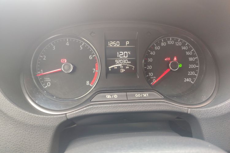 大众 Polo 2016款 1.4L 自动风尚型中控内饰15